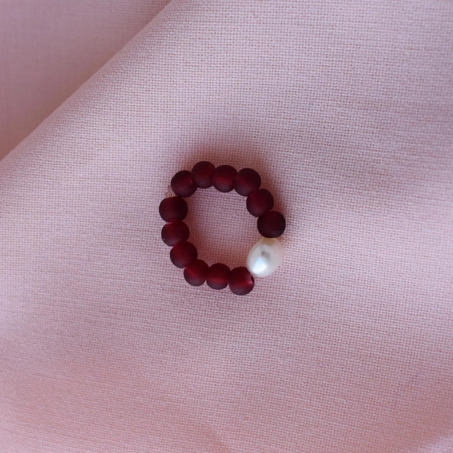 White Freshwater Pearl & Red Bead Elastic Ring