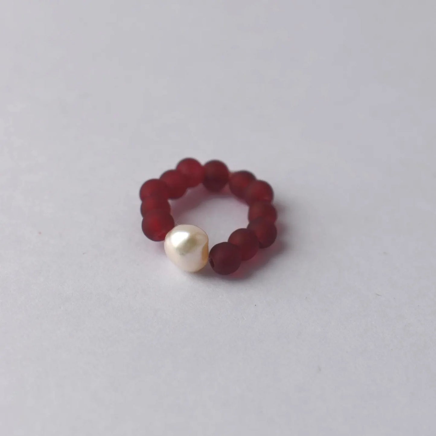 White Freshwater Pearl & Red Bead Elastic Ring