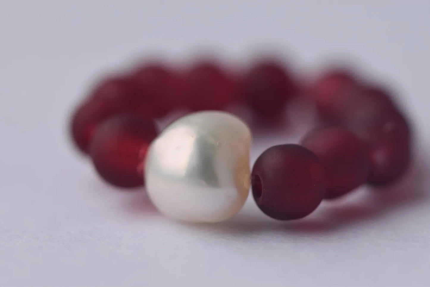 White Freshwater Pearl & Red Bead Elastic Ring