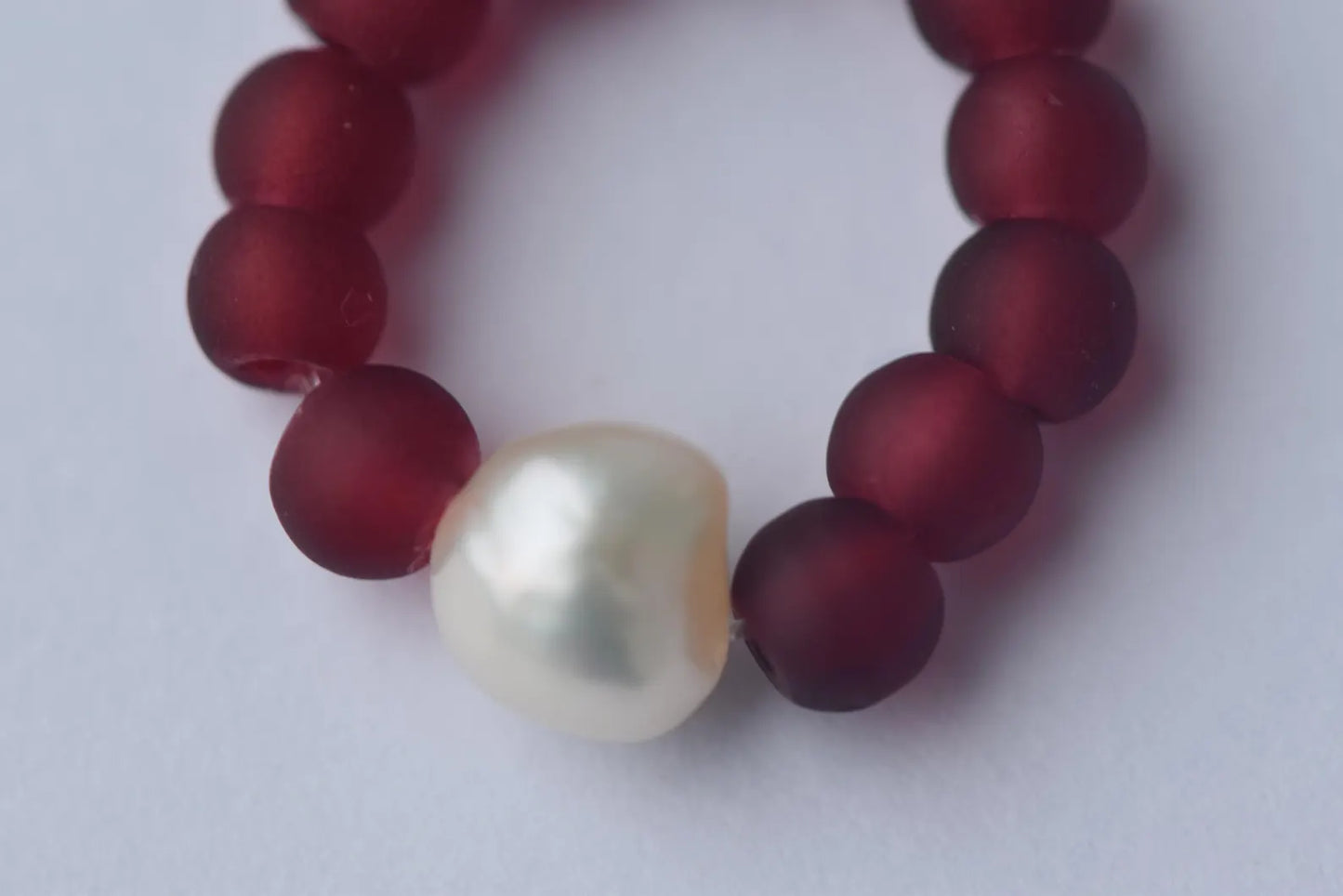 White Freshwater Pearl & Red Bead Elastic Ring