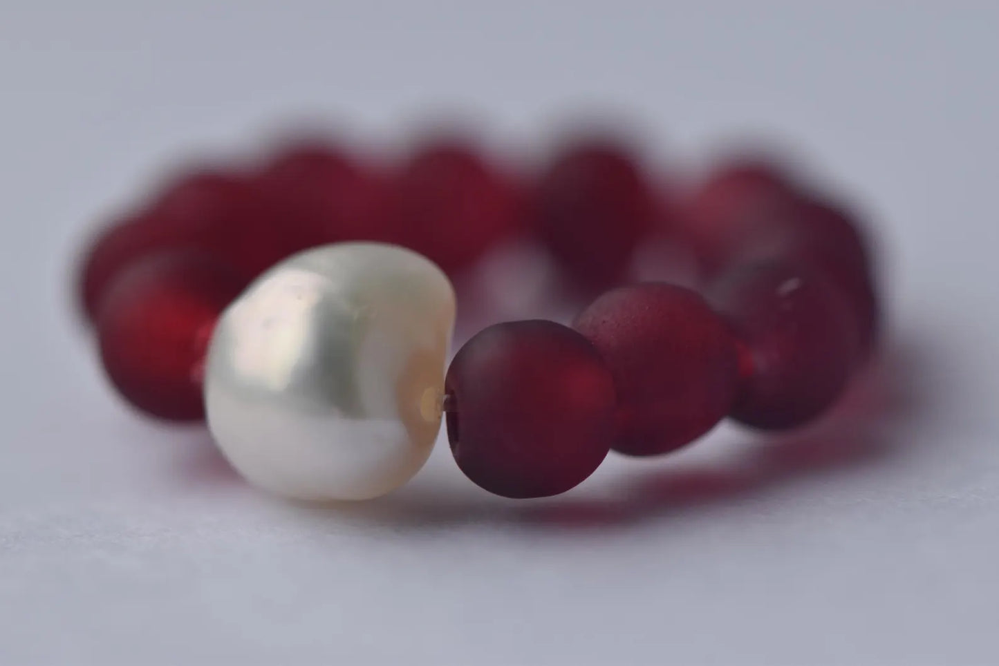 White Freshwater Pearl & Red Bead Elastic Ring