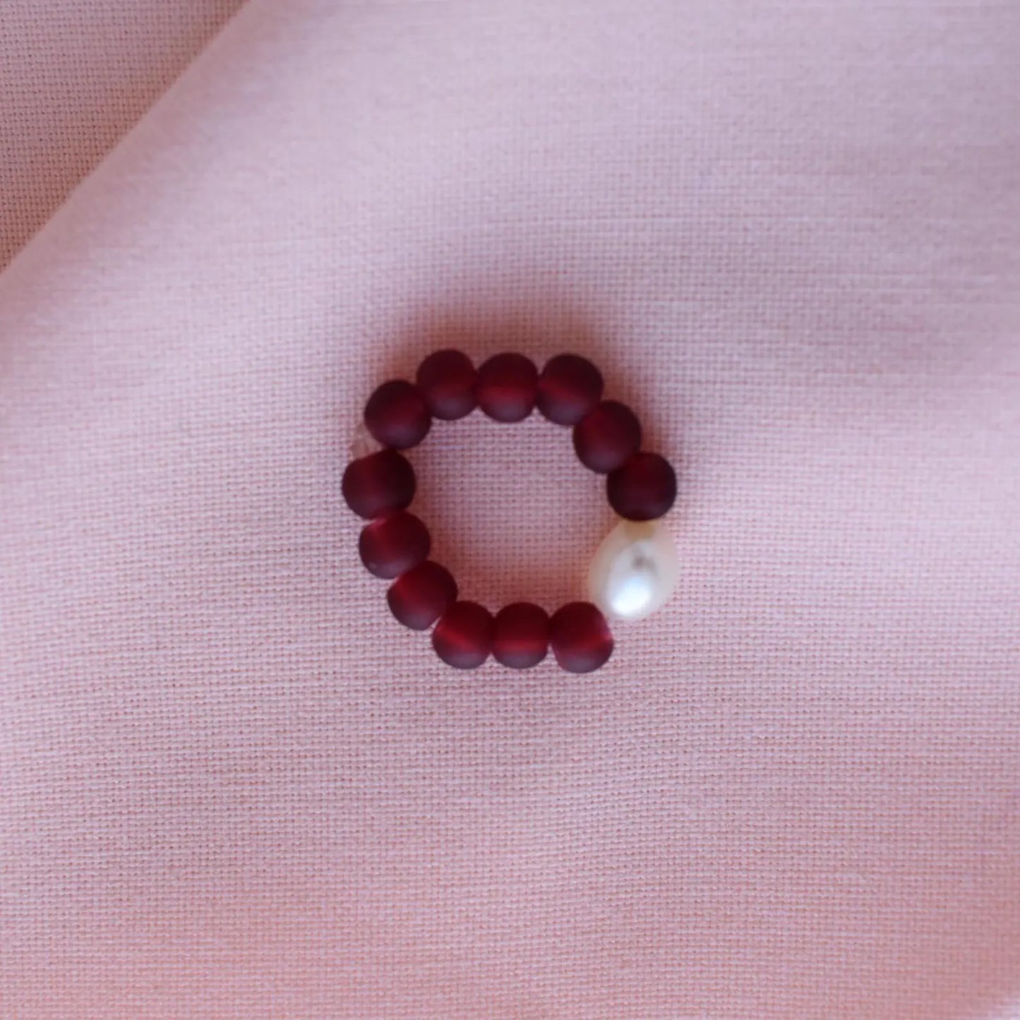 White Freshwater Pearl & Red Bead Elastic Ring