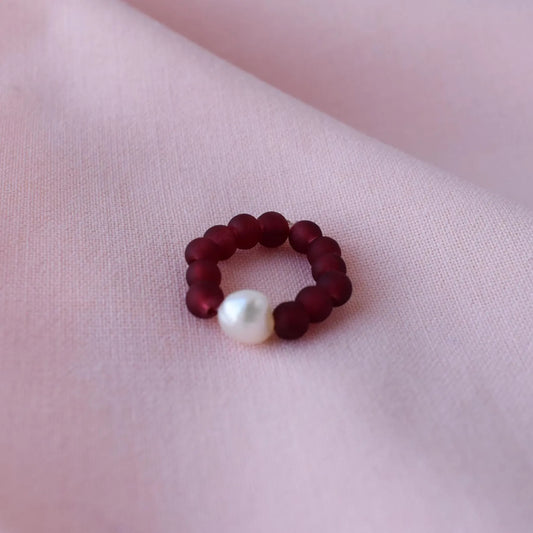 White Freshwater Pearl & Red Bead Elastic Ring