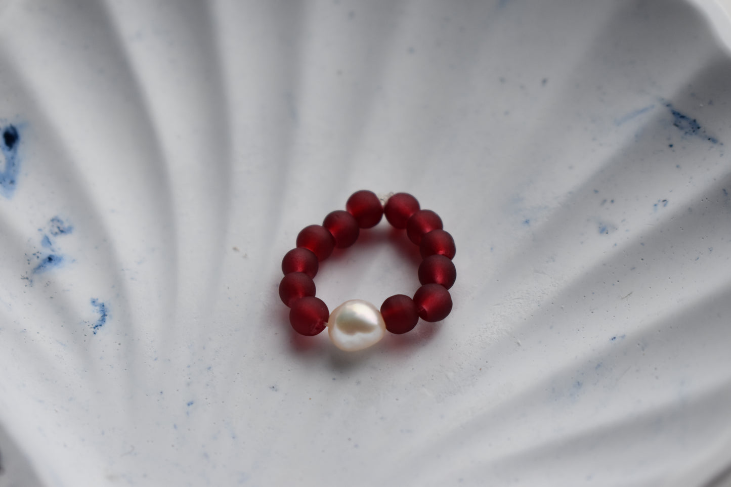 White Freshwater Pearl & Red Bead Elastic Ring