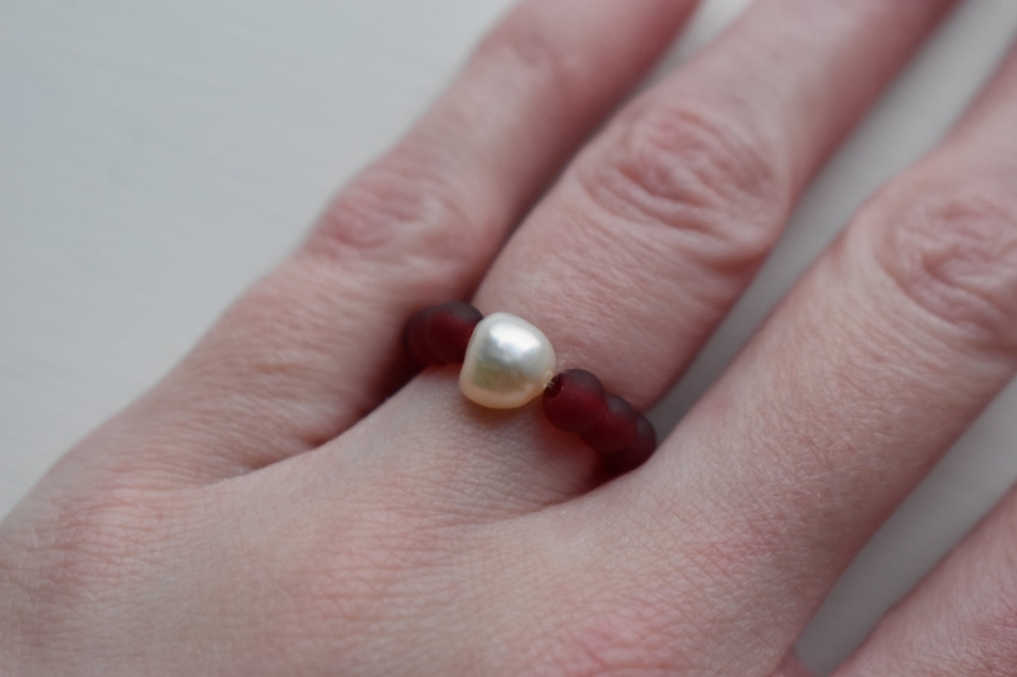 White Freshwater Pearl & Red Bead Elastic Ring