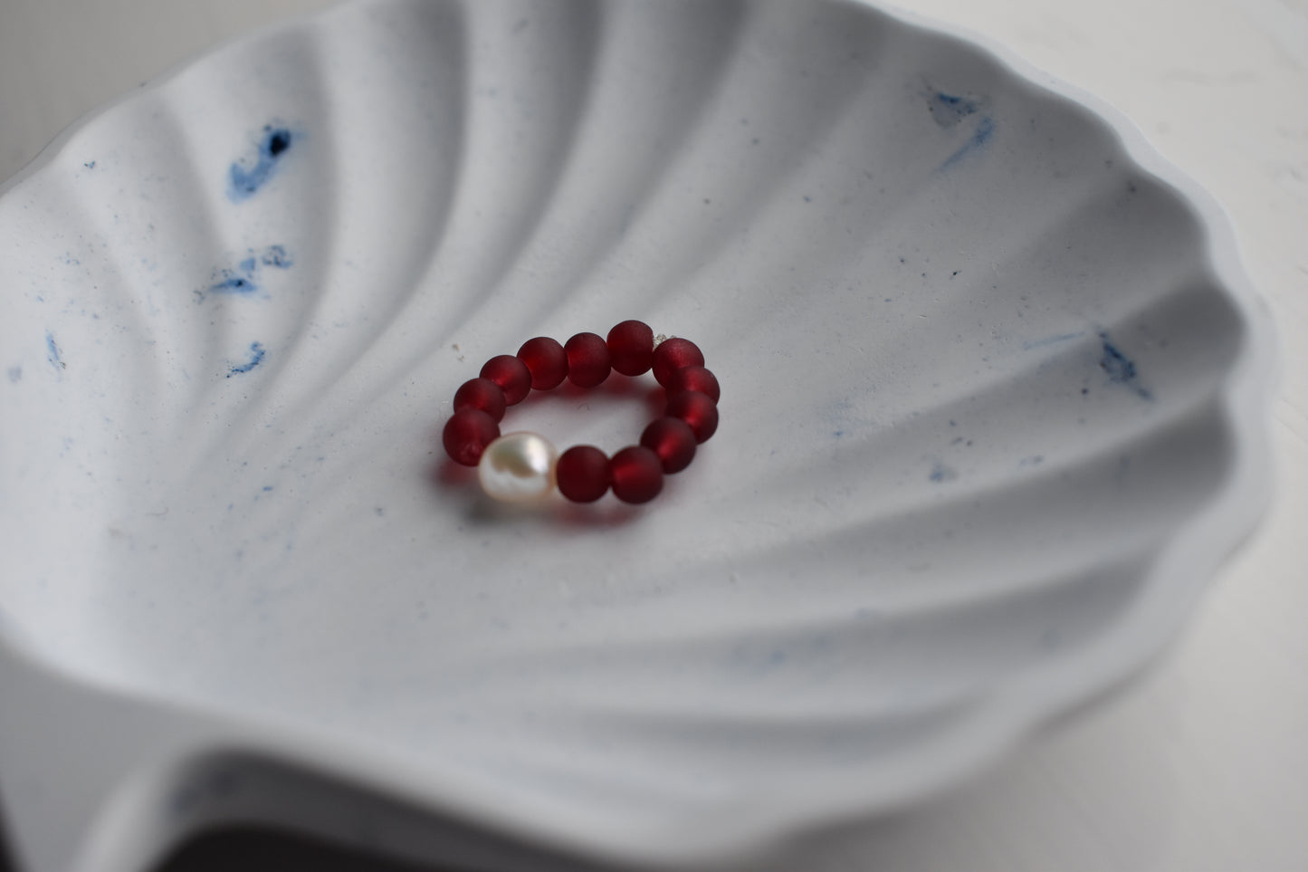 White Freshwater Pearl & Red Bead Elastic Ring