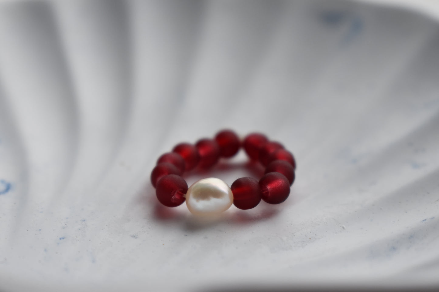 White Freshwater Pearl & Red Bead Elastic Ring