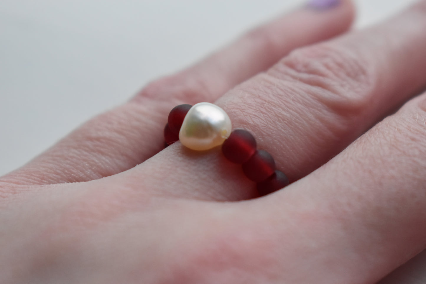 White Freshwater Pearl & Red Bead Elastic Ring