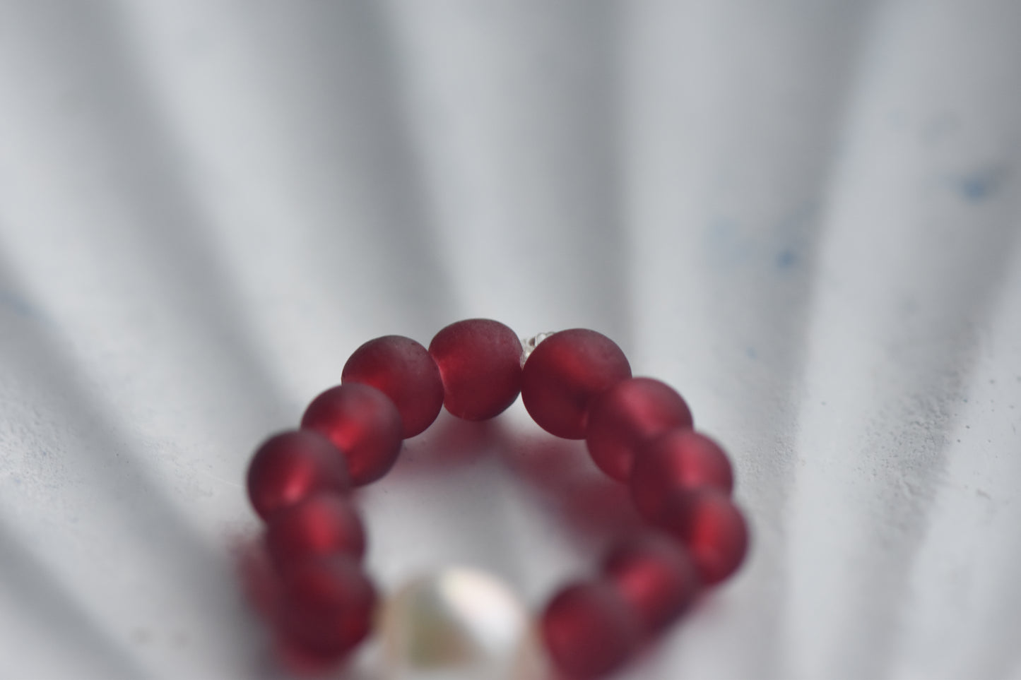 White Freshwater Pearl & Red Bead Elastic Ring