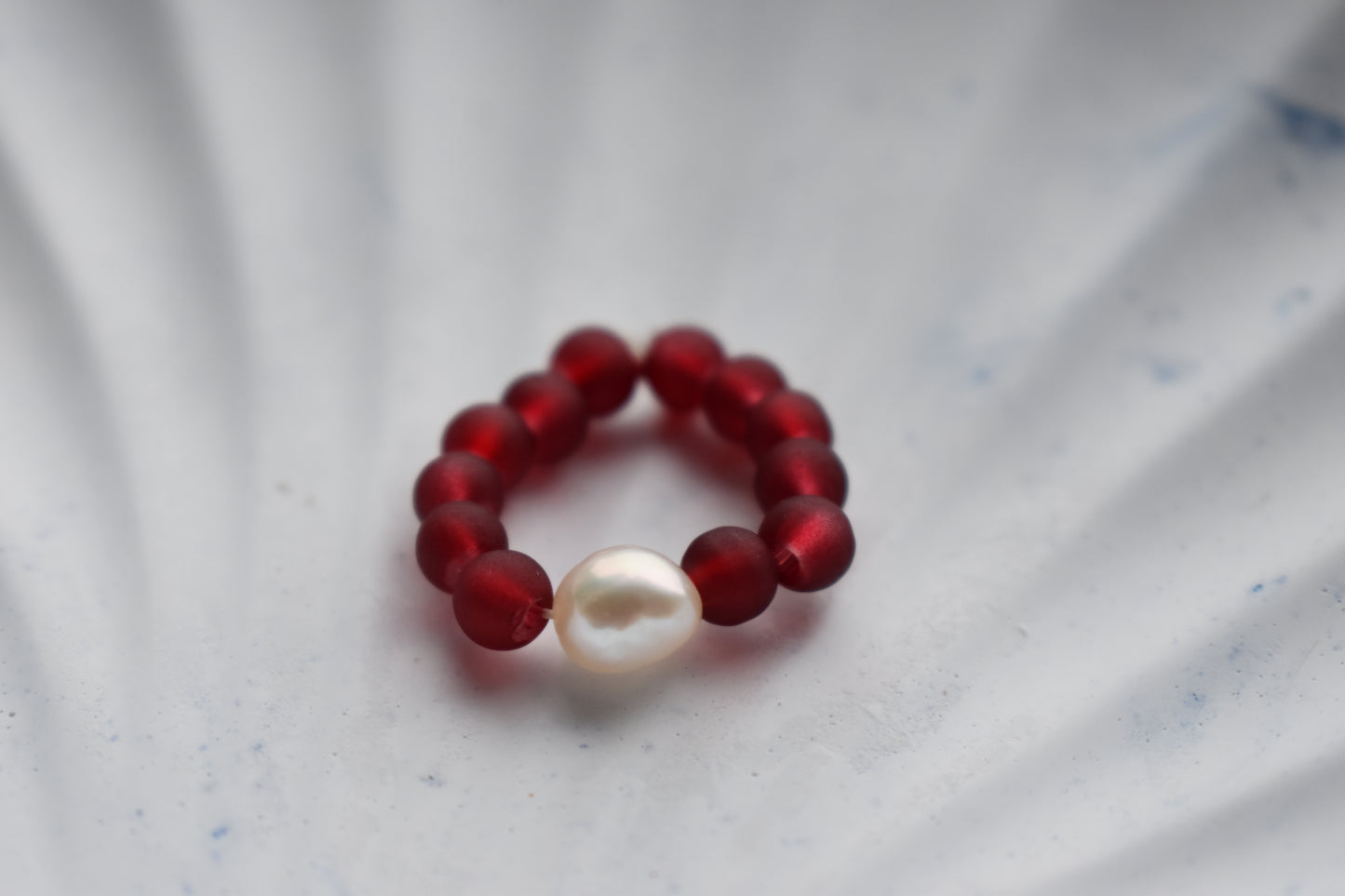 White Freshwater Pearl & Red Bead Elastic Ring